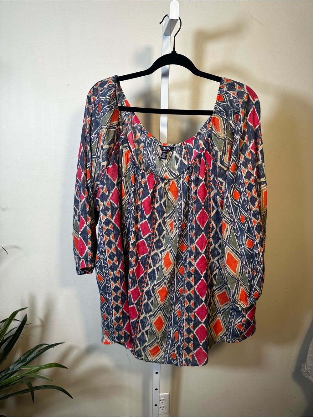 213. Chaps Women’s Multicolor Geometric Scoop Neck Top